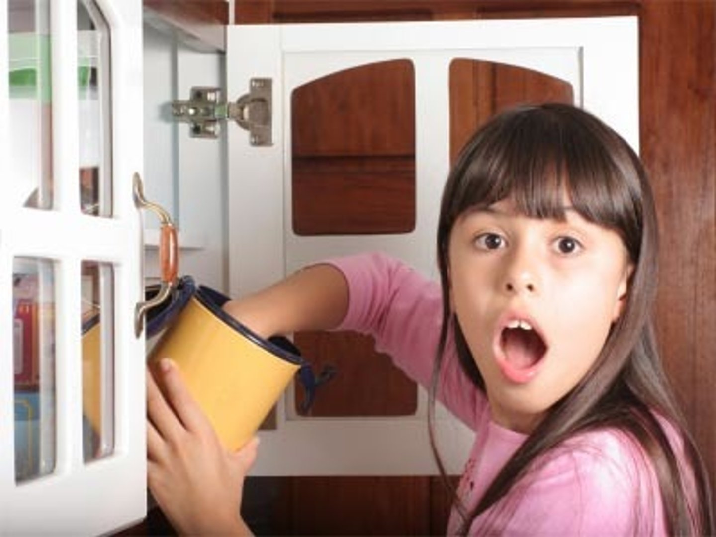 <p>1. to store or hide something, especially a large amount</p><p>eg: stolen pictures were stashed (away) in a warehouse.</p><p>2. an amount of something that has been stored or hidden, especially a large amount</p><p>eg: They discovered a stash of money hidden at the back of a drawer.</p>