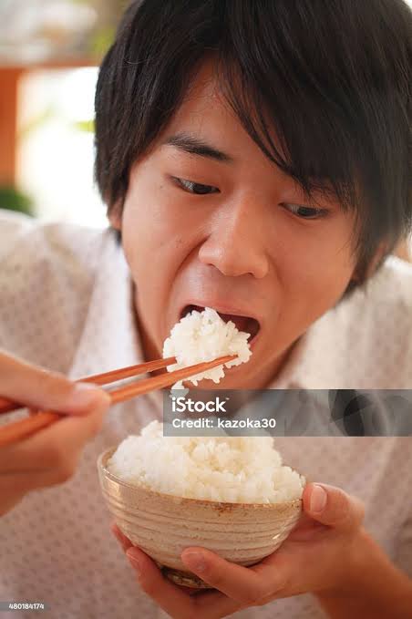 <p>Aku mengkonsumsi</p>