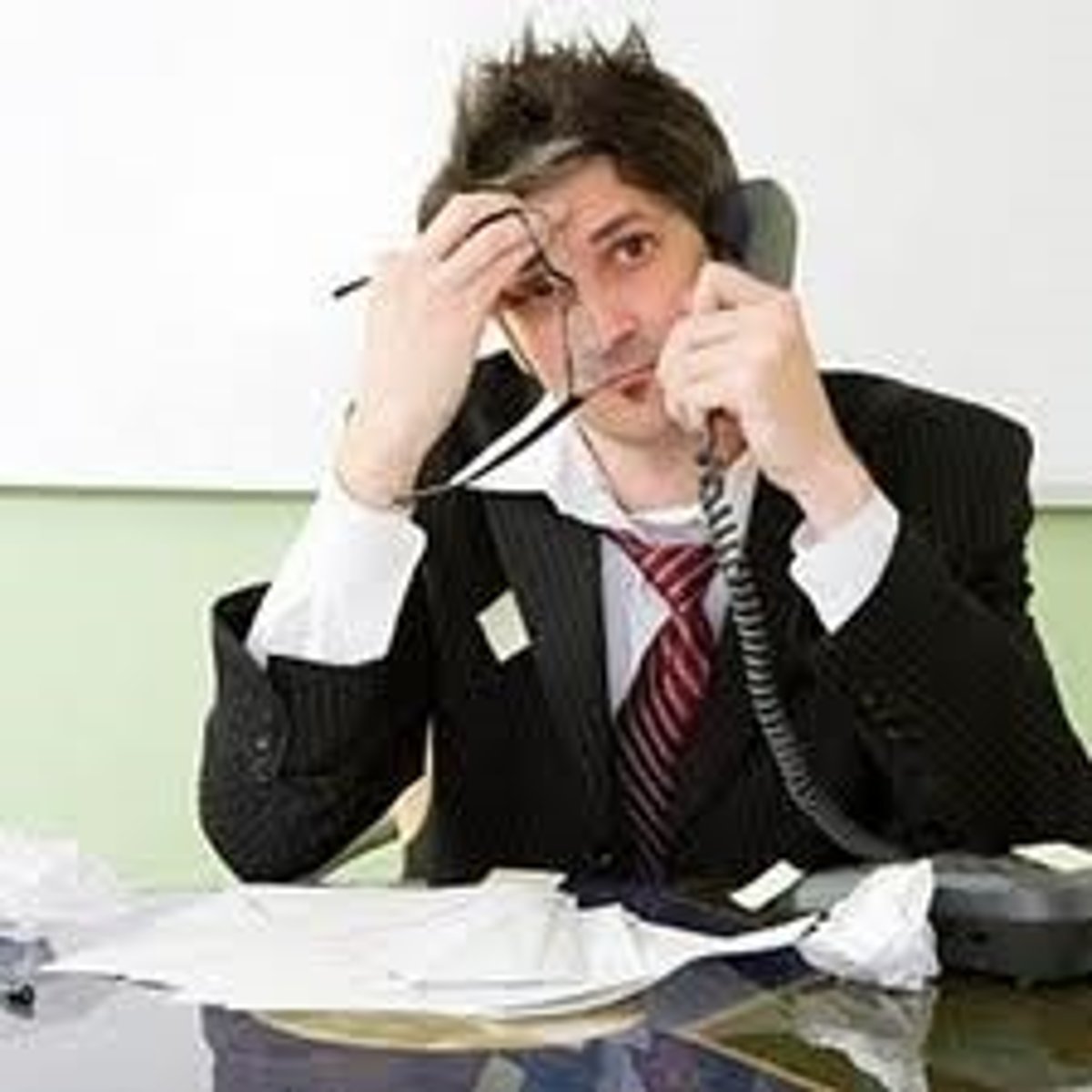 <p>an office worker (male)</p>