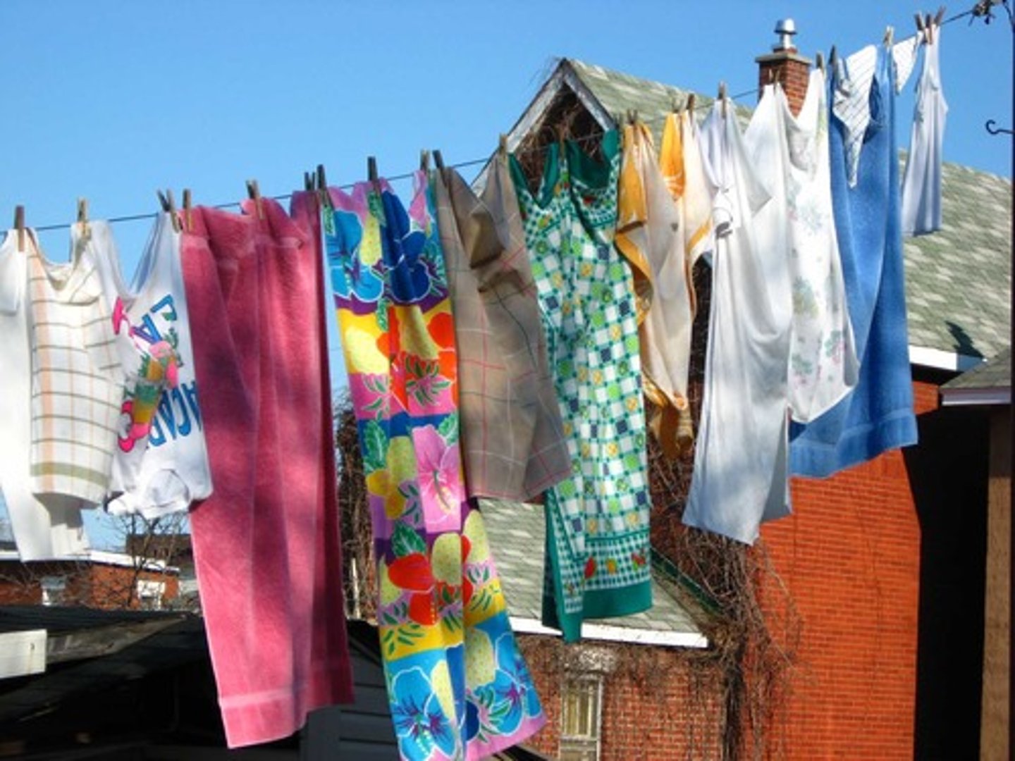 <p>to dry laundry</p>