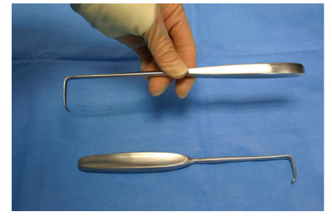 <p>Nickname: Langenbeck</p><p>Use: Atraumatic retraction, thyroid tissue, hernia, or open appendectomy procedure</p><p>Features: Smooth long handle, right-angle toe-in blade end</p>