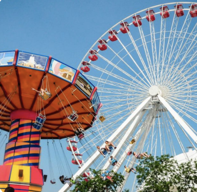 <p>amusement park, fun fair</p>