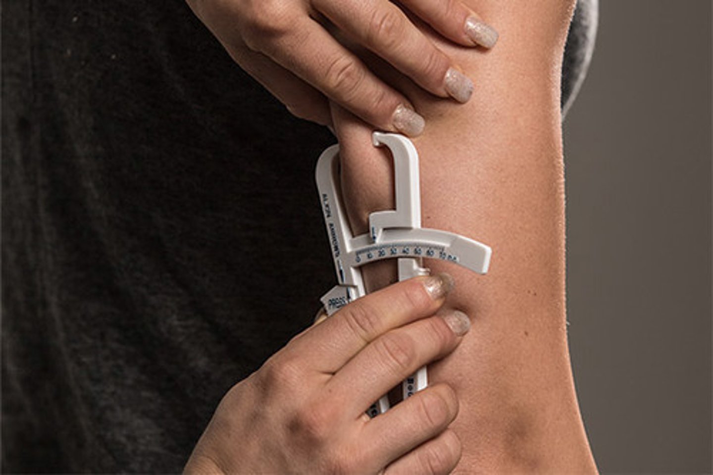 <p>On the posterior midline of the upper arm, halfway between the acromion and olecranon processes, with the arm held freely by to the side of the body.​</p><p>Vertical</p>