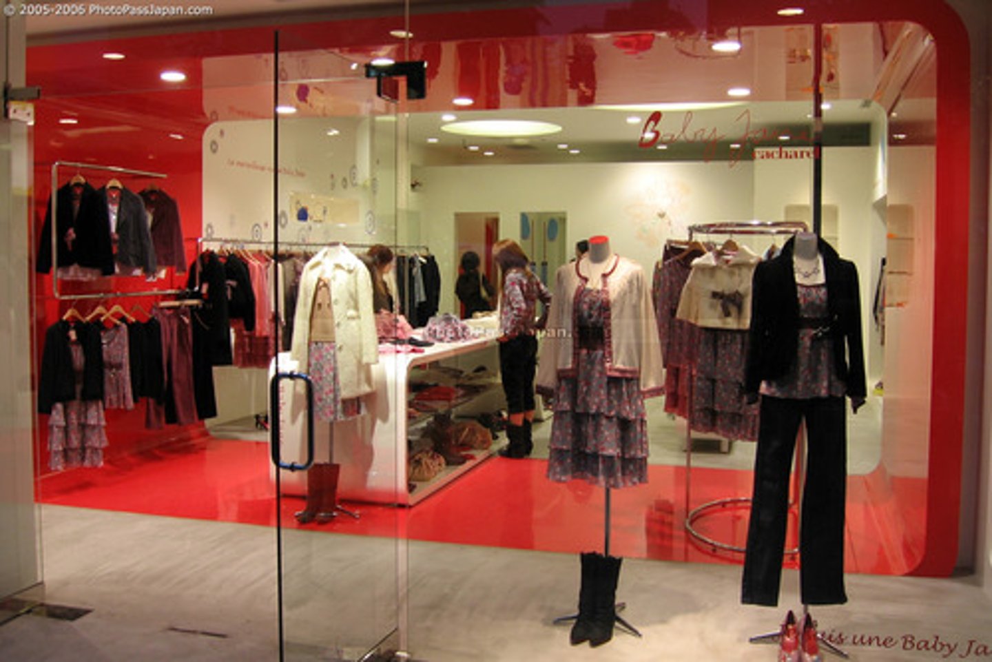 <p>clothing store</p>