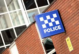 <p>A building where police officers work.</p><p>"If you lose your wallet, you can go to the <strong>police station</strong> for help."</p>