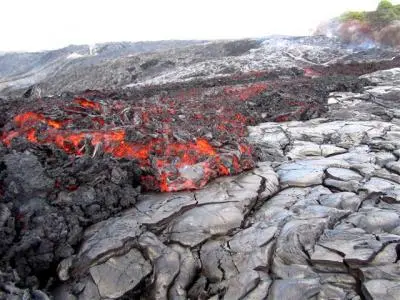 <p>jagged surface composed of broken lava blocks</p>