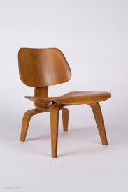 <p><span>Charles and Ray Eames</span></p>