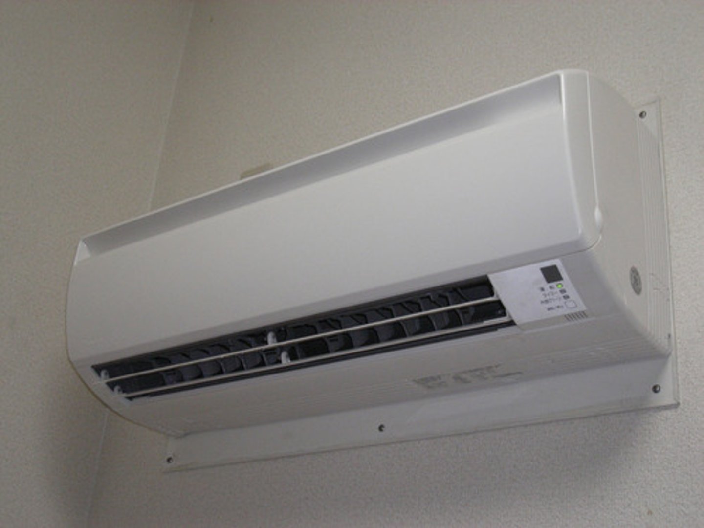 <p>air conditioning, air conditioner</p>