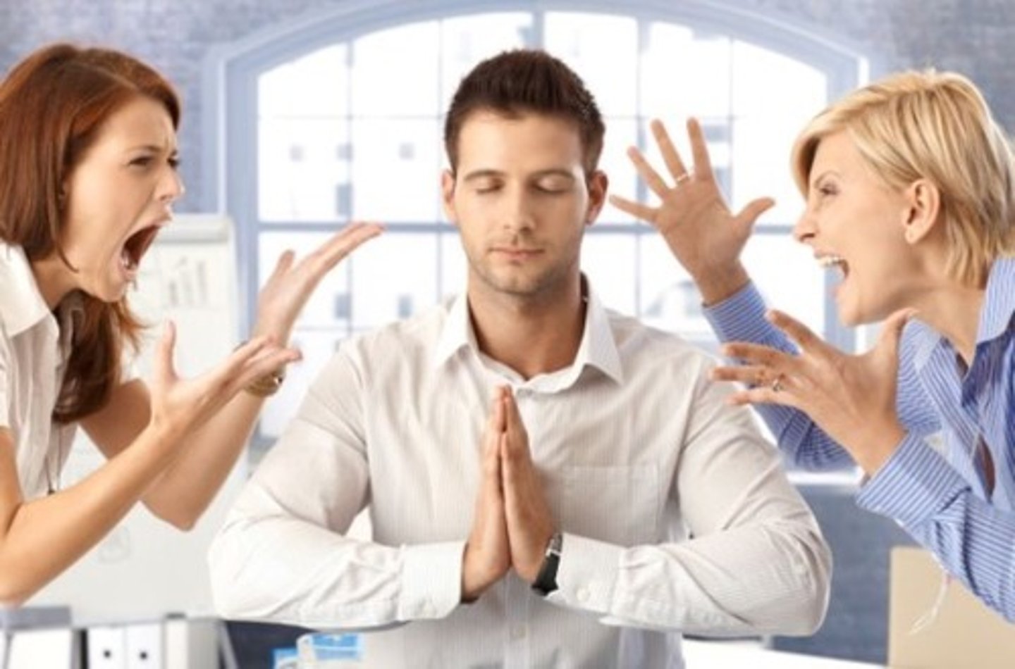 <p>to remain calm in a difficult situation</p>