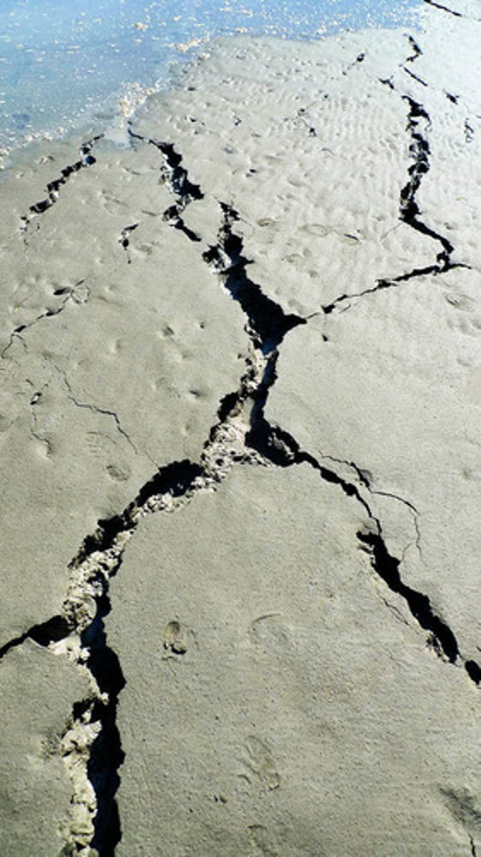 <p>(n) a smaller earthquake following the main shock of a large earthquake.</p>