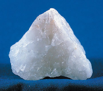 Luster: non-metallic 
Hardness: 7
Breakage: fracture
Streak: no streak
Color: White