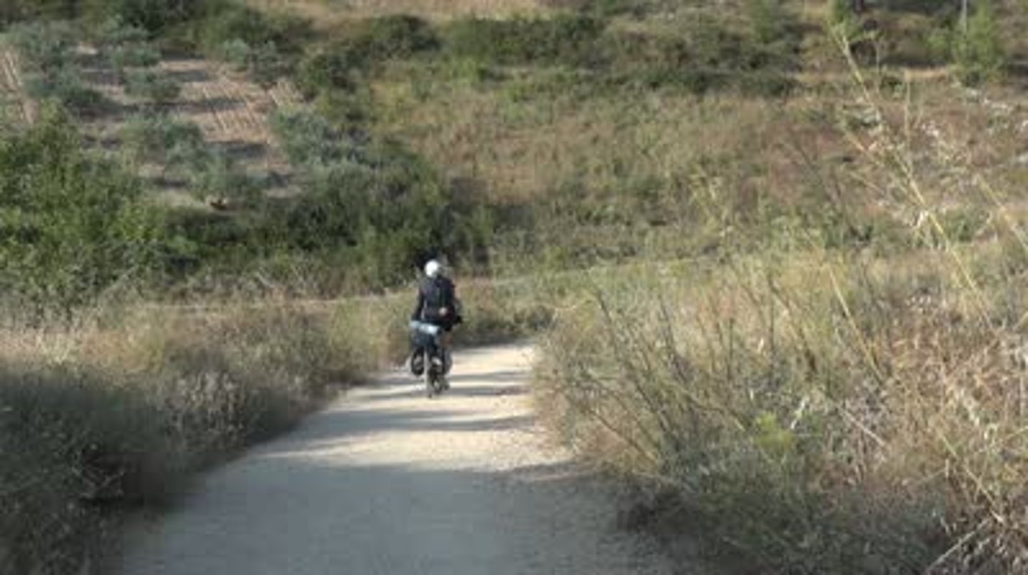 <p>through which, by which</p><p>~하는</p>