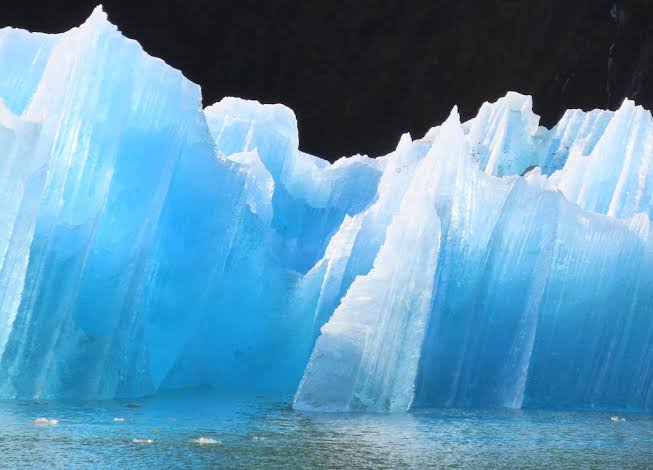 <p><span style="color: blue"><strong>glacier <em>(n)</em></strong></span></p>