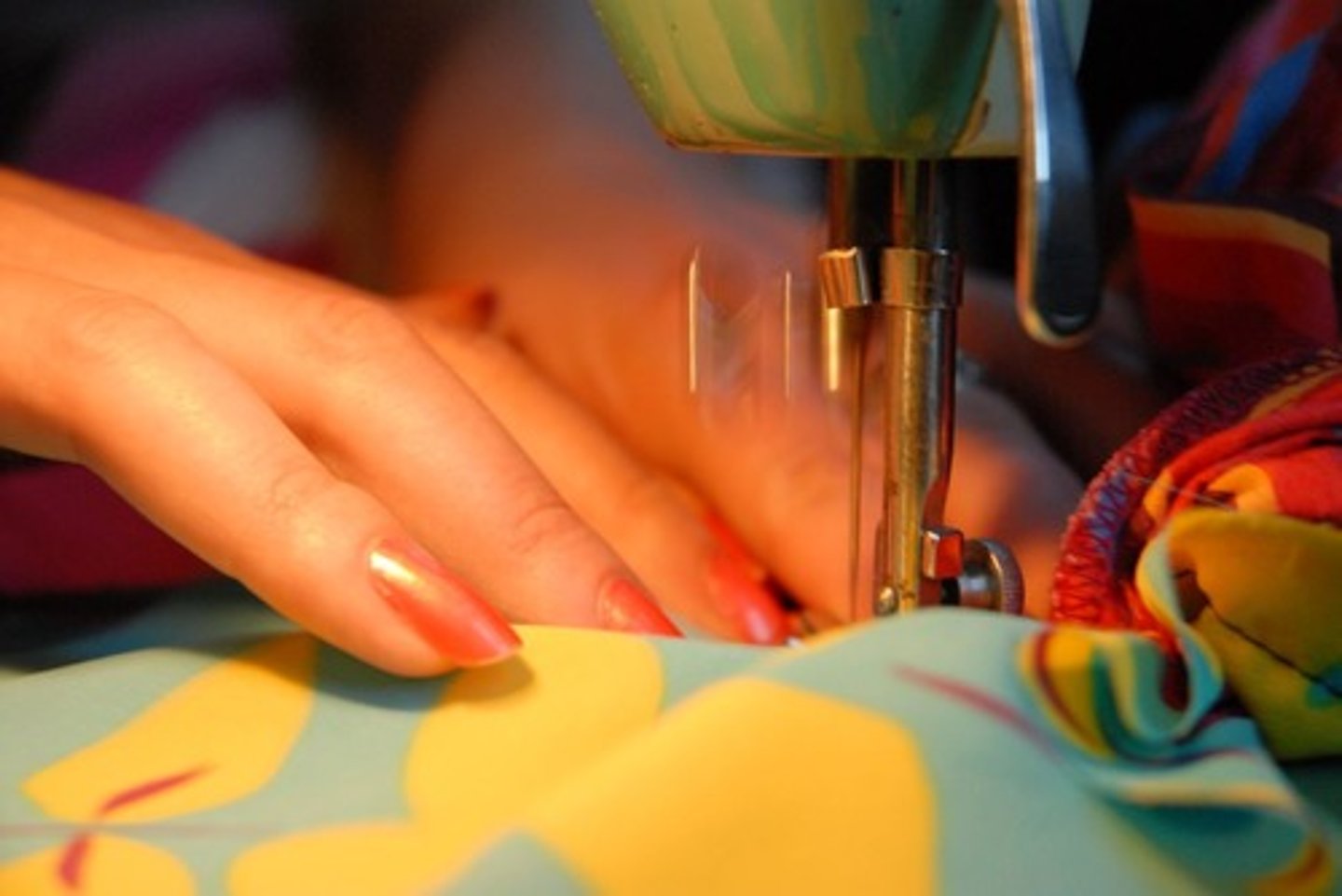 <p>to sew</p>