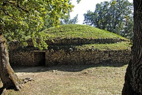 <p>Artificial earth mound over an ancient grave</p>