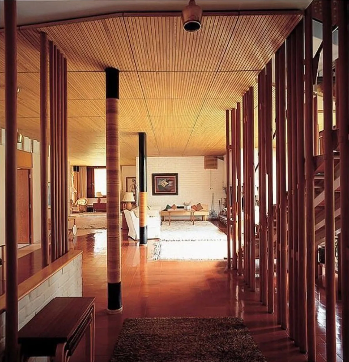 <p>INTERIOR</p>