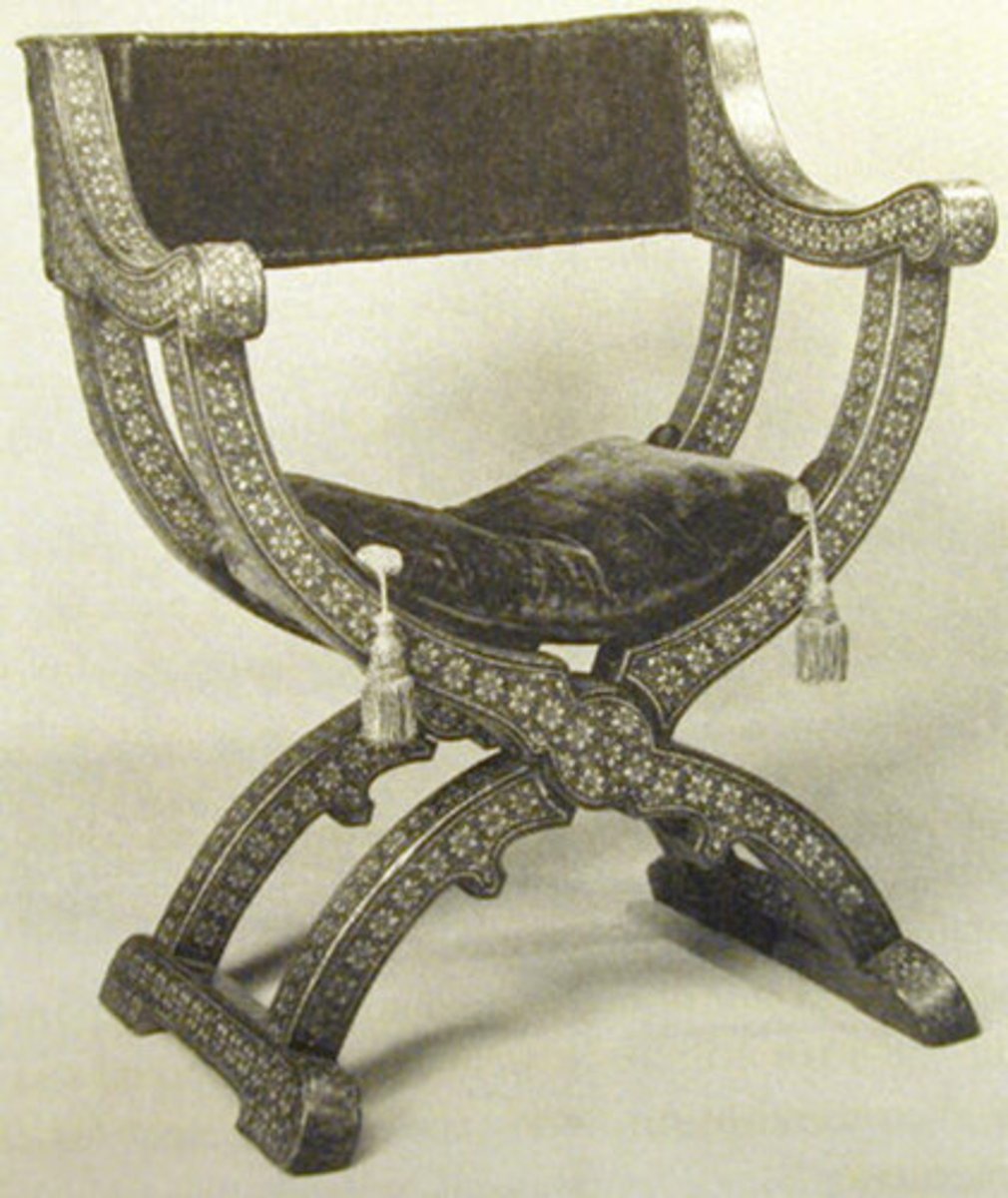 <p>What Gothic chair features two front and two rear supports in an X form, with leather seat and back panels stretched between the supports?</p>