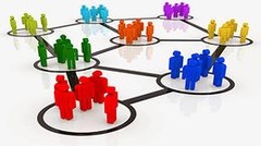 Indica el autor

Un sistema es una "distinción" de su entorno y el entorno de cada sistema se halla constituido por otros sistemas.