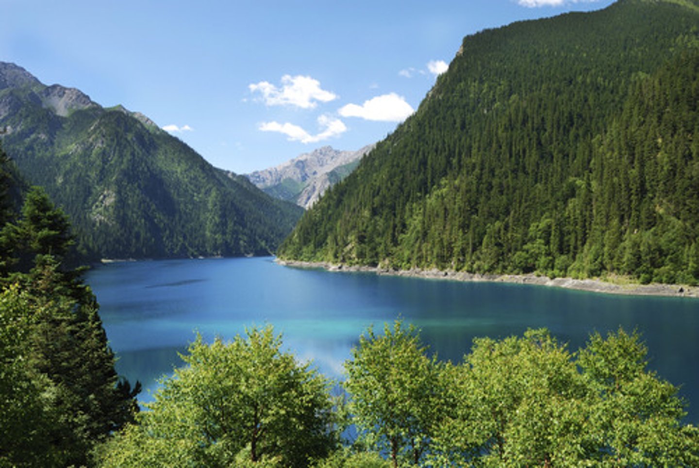 <p>Jiǔ zhài gōu - a famous attraction in Sichuan province</p>
