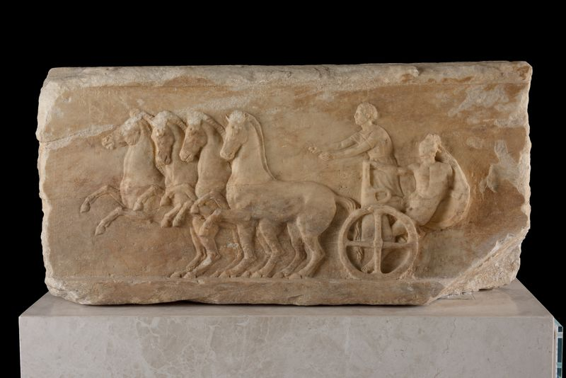 <p>literally 'dismounting': an equestrian race unique to the Great Panathenaia, taking place along the Panathenaic Way.</p>