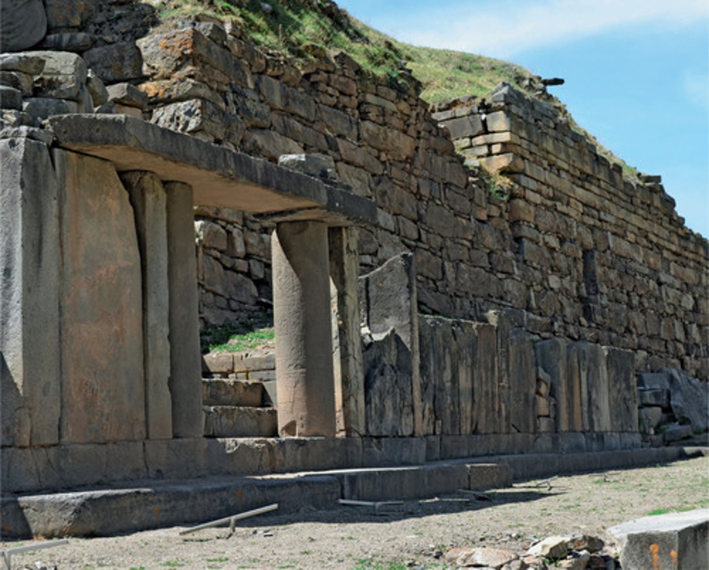<p>Once the center of Andean religion, Chavín de Huántar attracted pilgrims from their homes across the Andes. These pilgrims left ceramic offerings and also took the Chavín style back to integrate into their own local traditions.</p>