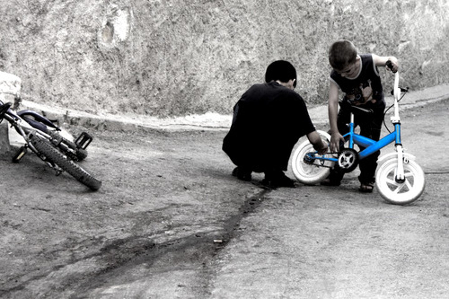 <p>друг пізнається в біді</p>