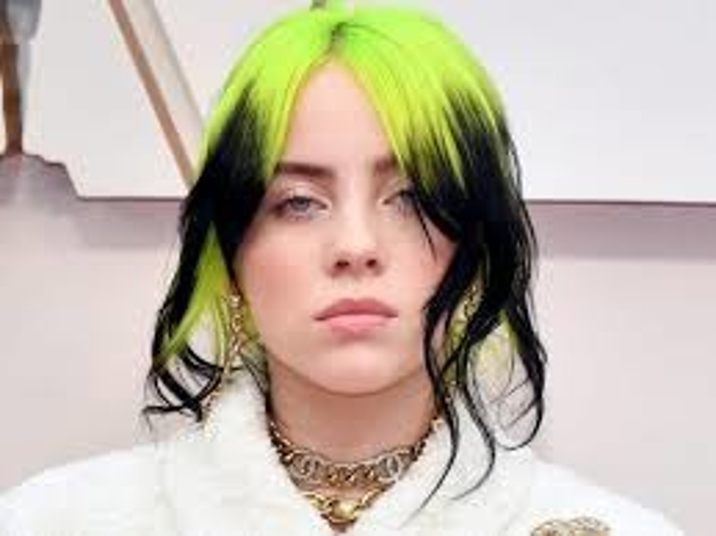 <p>To have dyed hair</p>