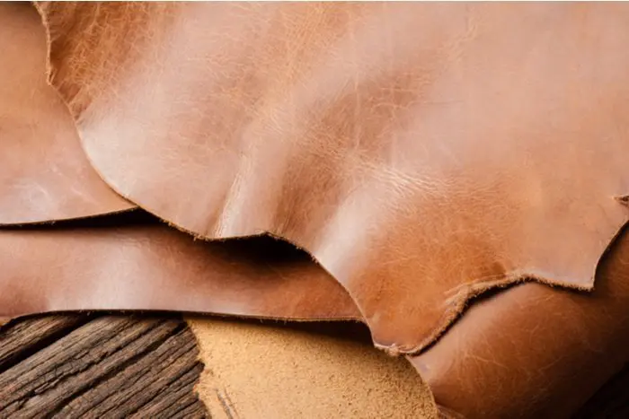 <p><em><mark data-color="yellow" style="background-color: yellow; color: inherit">= real l________</mark> (</em><span><em>material made by removing the hair or fur from animal skins and preserving the skins using special processes)</em></span></p><p></p><p><strong>A:</strong> <strong><mark data-color="green" style="background-color: green; color: inherit">It's g______ l_____</mark></strong>, that. Here. Feel it.<br><strong>B:</strong> Yeah. It is nice, but <strong><em>it's damaged</em></strong>. Look. <strong>Maybe you could <em><u>do me a deal on it?</u></em></strong></p><p>looking for (a pair of boots)<strong> <mark data-color="green" style="background-color: green; color: inherit">in dark brown l_____</mark></strong></p><p>jacket / belt / boots (is / are) <strong><mark data-color="green" style="background-color: green; color: inherit">made from g______ l___</mark></strong></p><p></p>