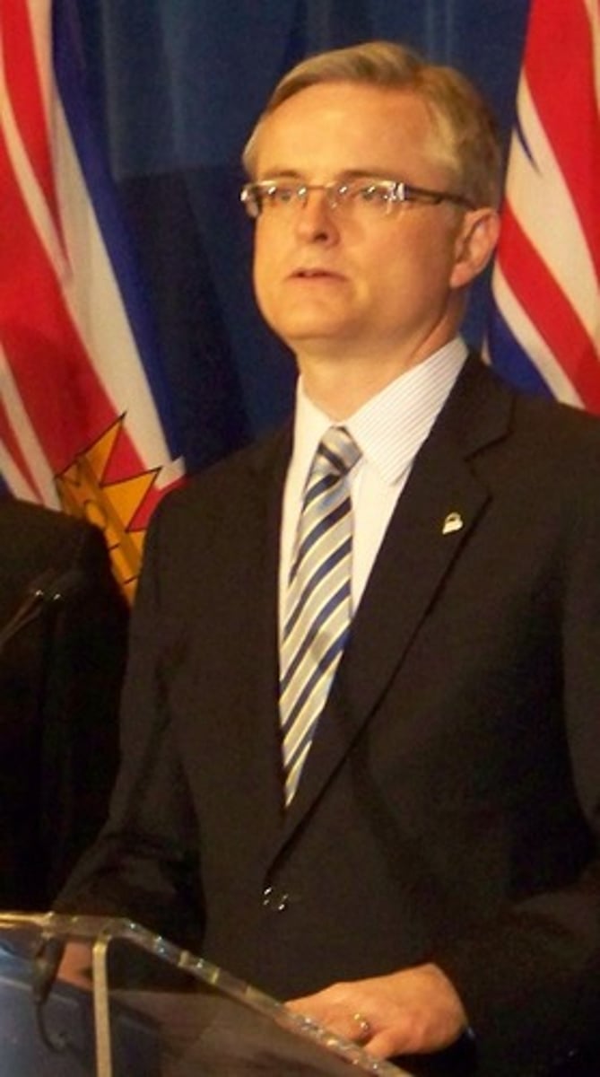 <p>the male prosecutor</p>