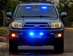 <p>an emergency vehicule (police vehicule, ambulance, snow removal equipment)</p>