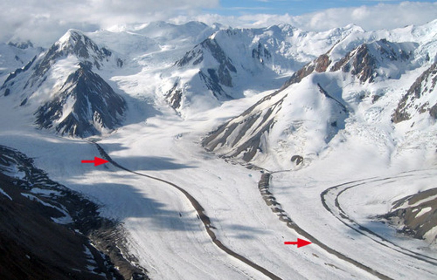 <p>Lateral moraines form along the glacier sides</p>