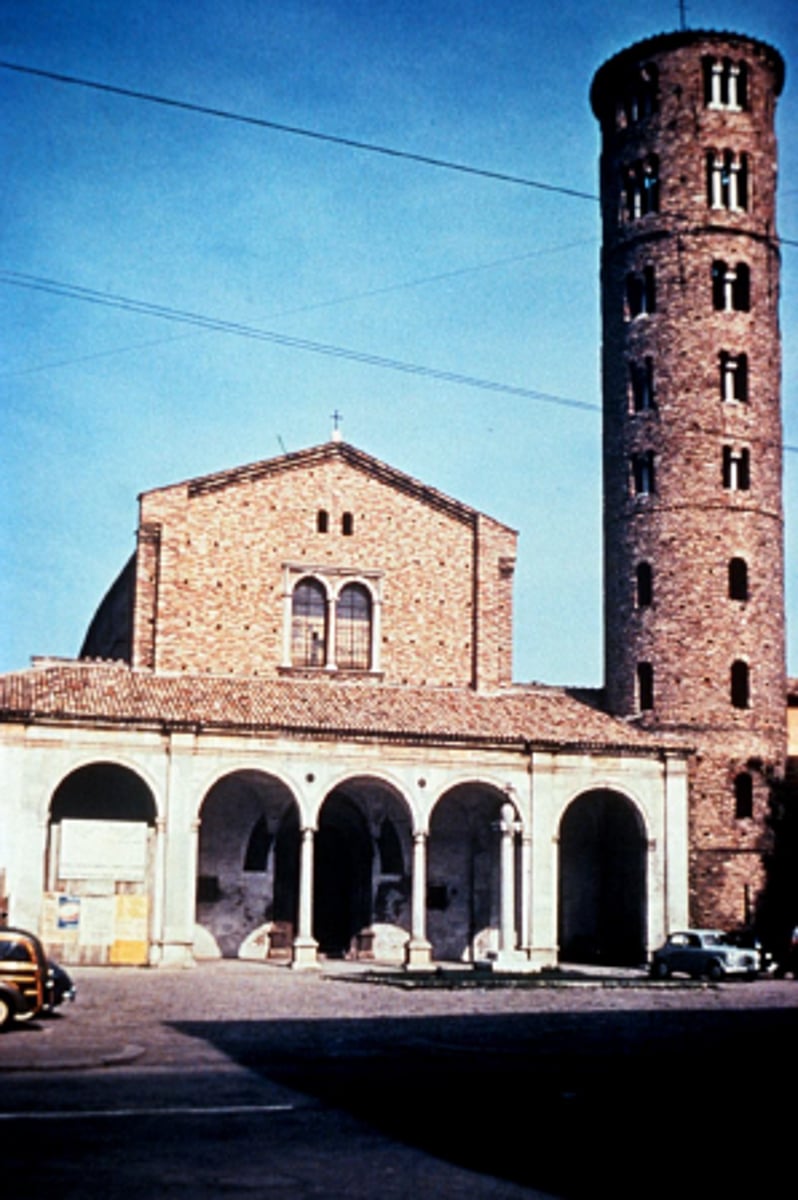 <p>-bell tower not part of a Roman basilica, German inspired (closer to god with the high bell tower)</p><p>-Byzantine Art (Architecture)</p>