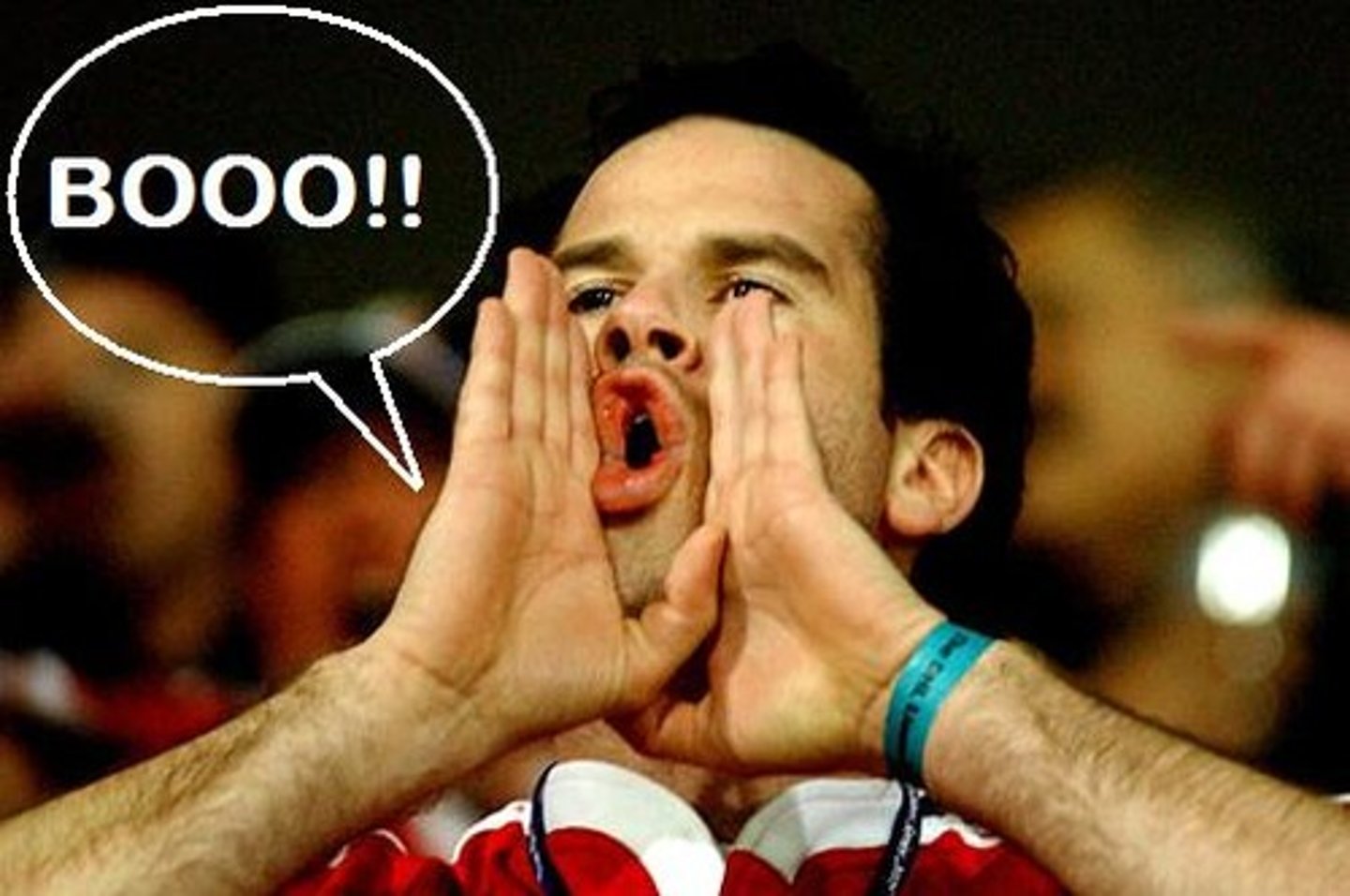 <p>to boo/hiss/whistle</p>