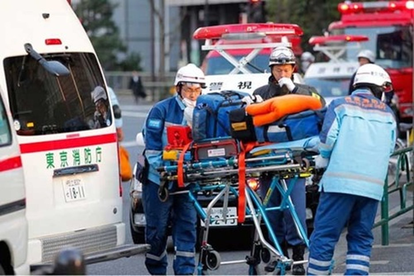 <p>paramedic (masc)</p>