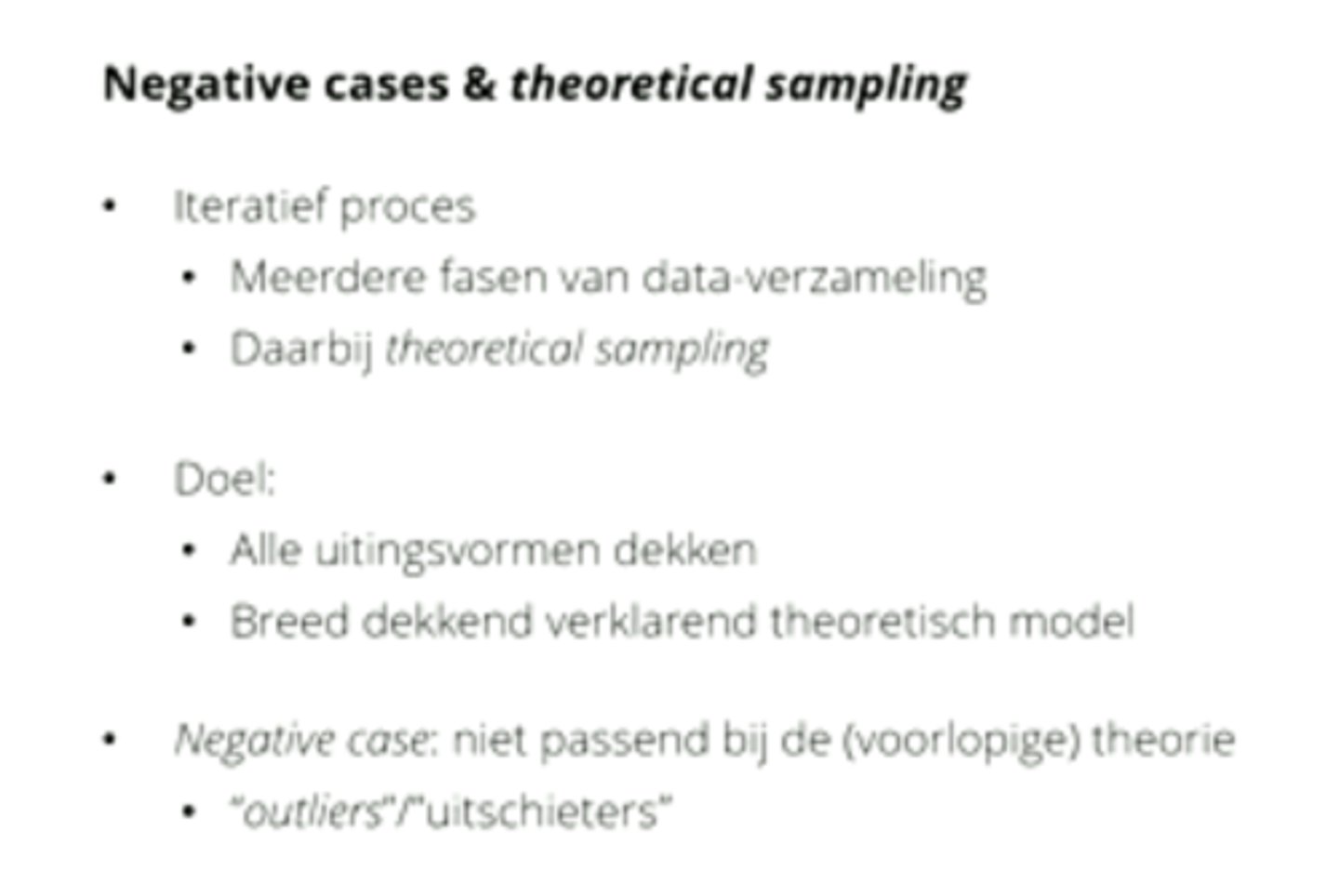 <p>Onderzoekers bedenken vooraf niet een steekproef maar op basis van voorlopige bevindingen selecteren ze nieuwe cases. Vaak doelgericht. Iteratief proces, meerdere fases van data-verzameling, daarbij theoretical sampling.</p>