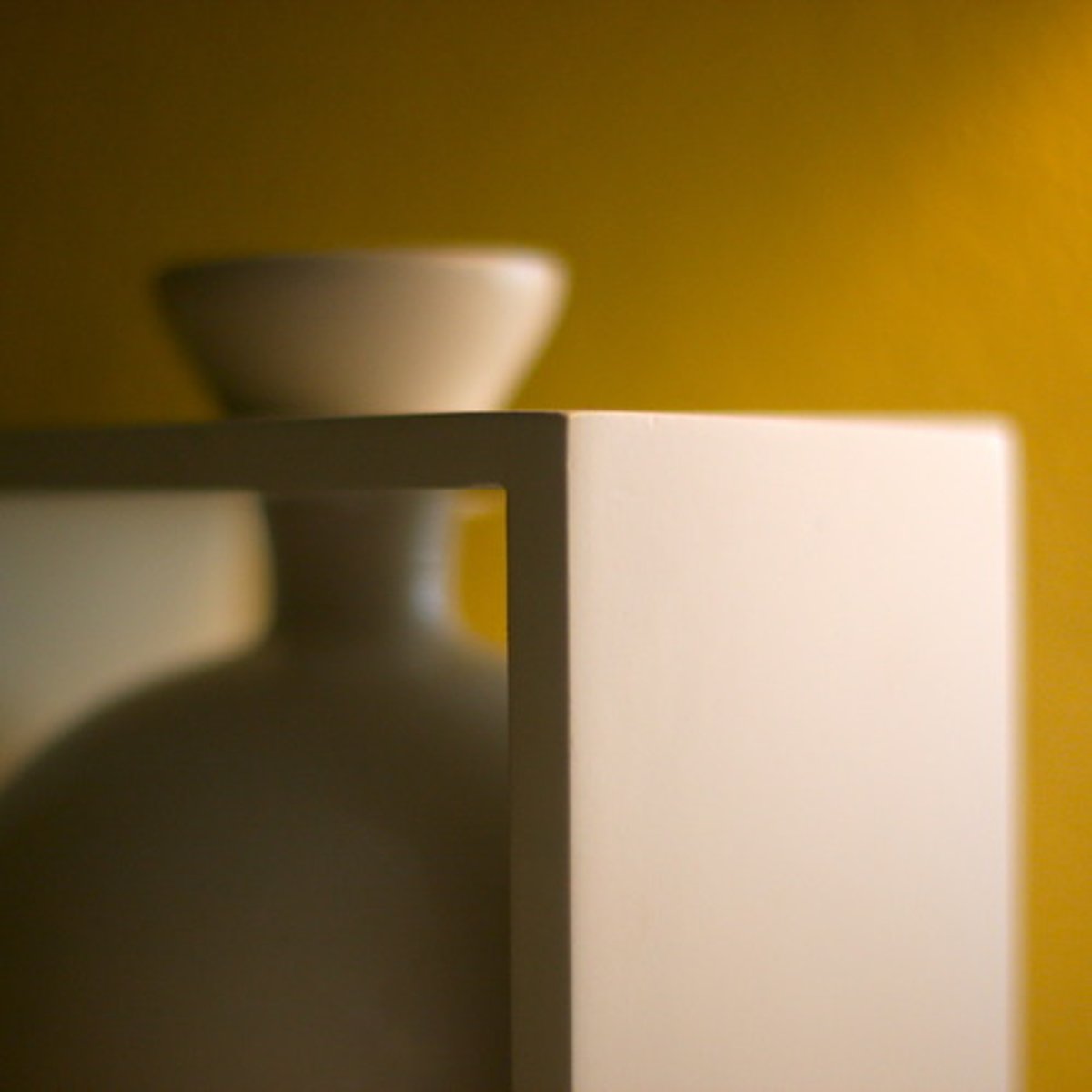 <p>depth cues, such as interposition and linear perspective, available to either eye alone.</p>