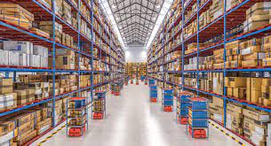 un entrepôt, a warehouse