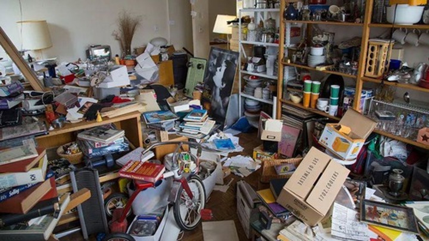 <p>Compulsion to collect items causing distress.</p>
