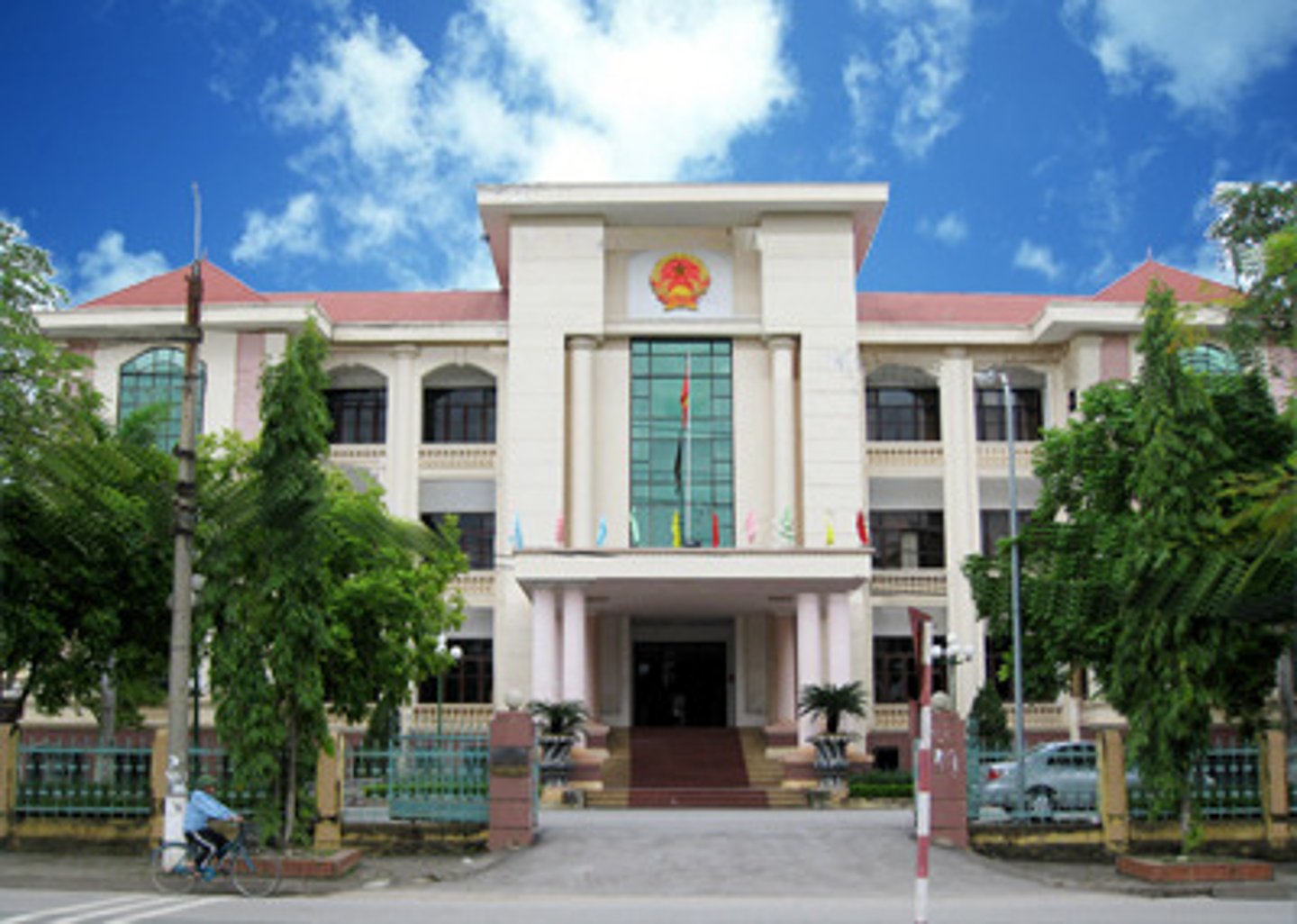 <p>(cpd. n) Uỷ ban nhân dân</p>