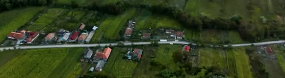 <p><span><span>a land division system primarily used in French colonial areas, where land parcels are arranged in long, narrow strips that extend from a river or road. This method allows for easy access to water resources and promotes agricultural activities by ensuring that each lot has access to the same natural resources, thereby influencing settlement patterns and land use.</span></span></p>