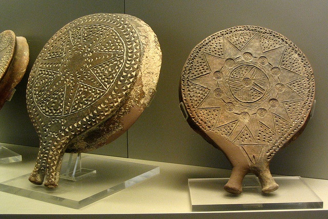 <ul><li><p>made of clay&nbsp;</p></li><li><p>dishes (not pans) that typically had feet to rest on and elaborate designs on the back that were carved into the clay before it was fired</p></li><li><p>not hard enough to be used for cooking, possibly were used as water mirrors</p></li><li><p>Bronze Age</p></li></ul>