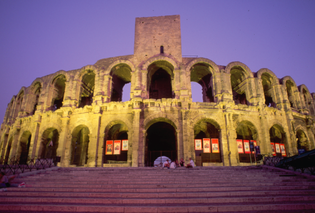 <p>les arènes d’Arles</p>