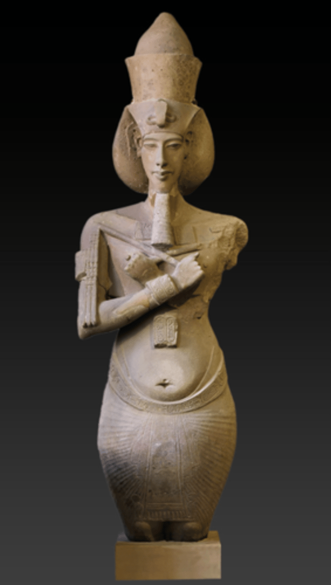 <p>- Elongated features</p><p>- Body shape is bizarre (curvature) and does not look Egyptian</p><p>- Blending gender roles, encompassing both the feminine and masculine creative principles</p><p>- Connecting himself to Aten who has this characteristic of dual gender roles</p><p>- Trying to show that he is a god</p><p>- Probably still an idealization</p><p>- Changing relationship between the king and the god</p>