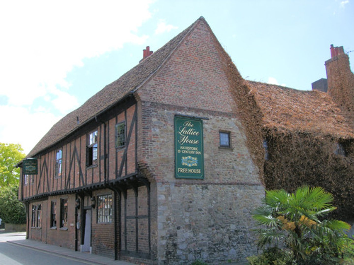 <p>posada, albergue, hostal</p>