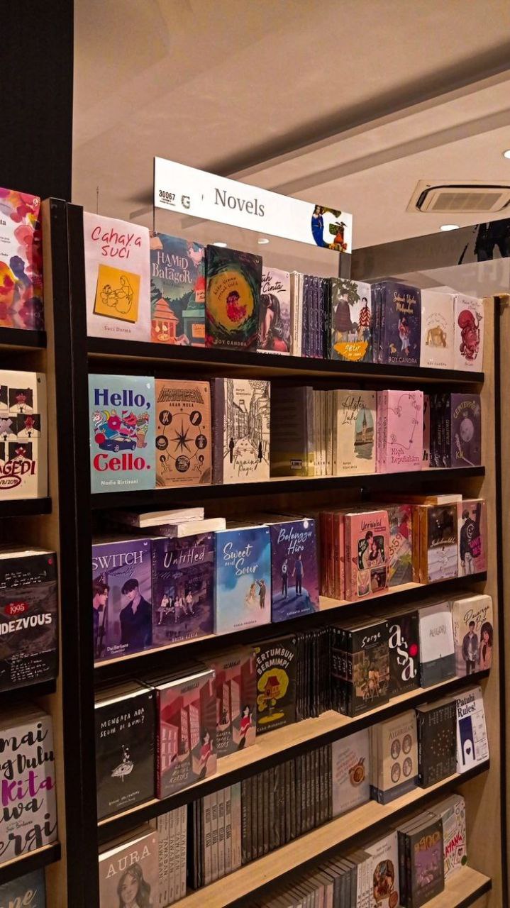 <p><em>Kedai Buku.</em></p>