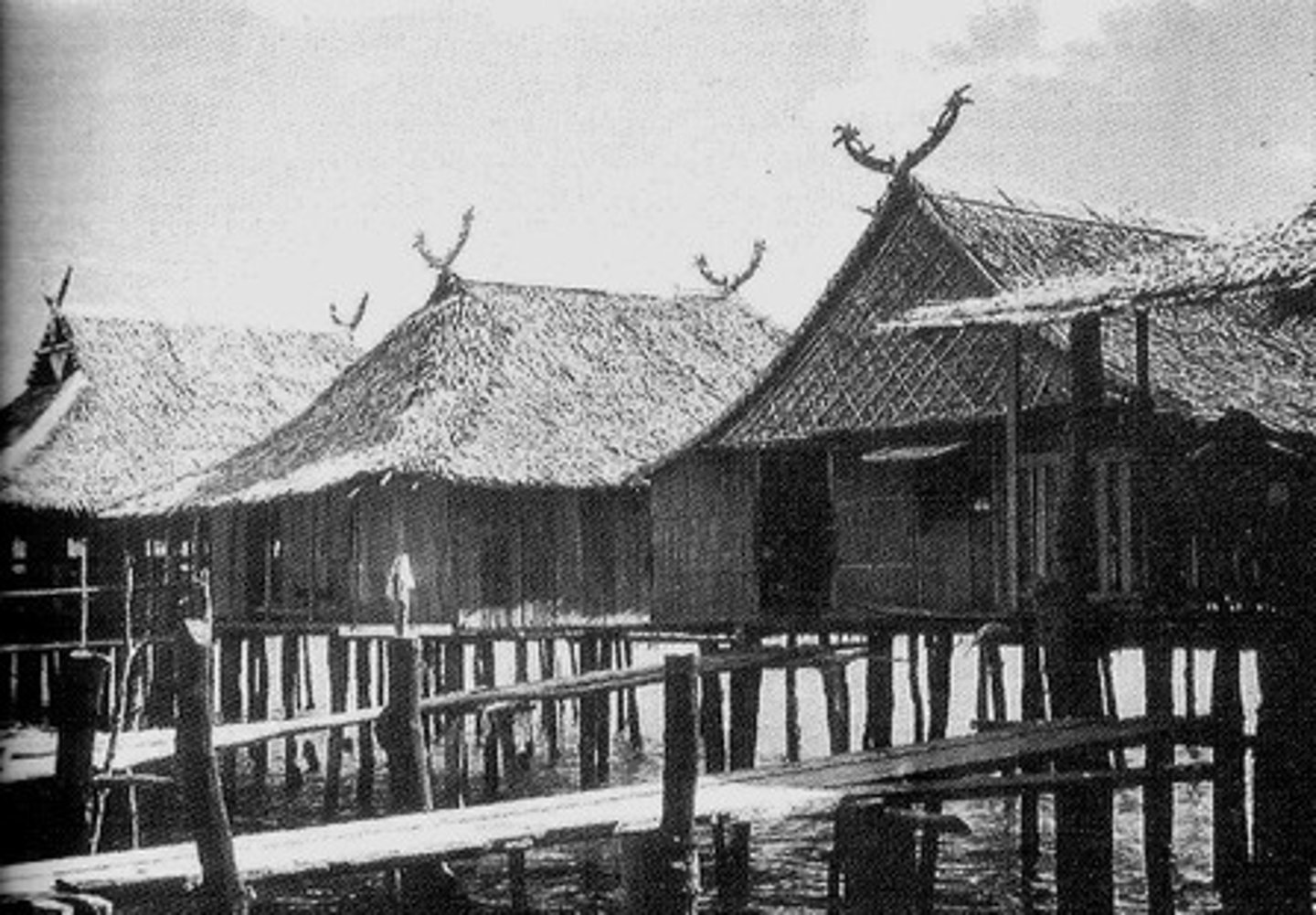 <p>Traditional tausug house on stilts supported by a pitched roof. It is distinguished by carved wooden finials tadjuk pasung placed on one or both ends of the roof</p>