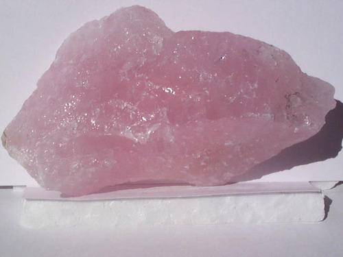 Luster: non-metallic
Hardness: 7
Breakage: fracture
Streak: no streak
Color: pink