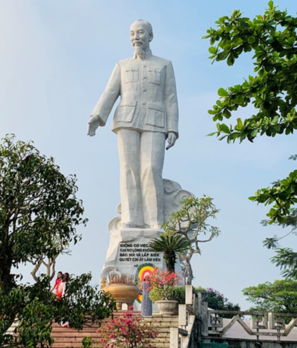 <p>(n) tượng đài, đài tưởng niệm</p>