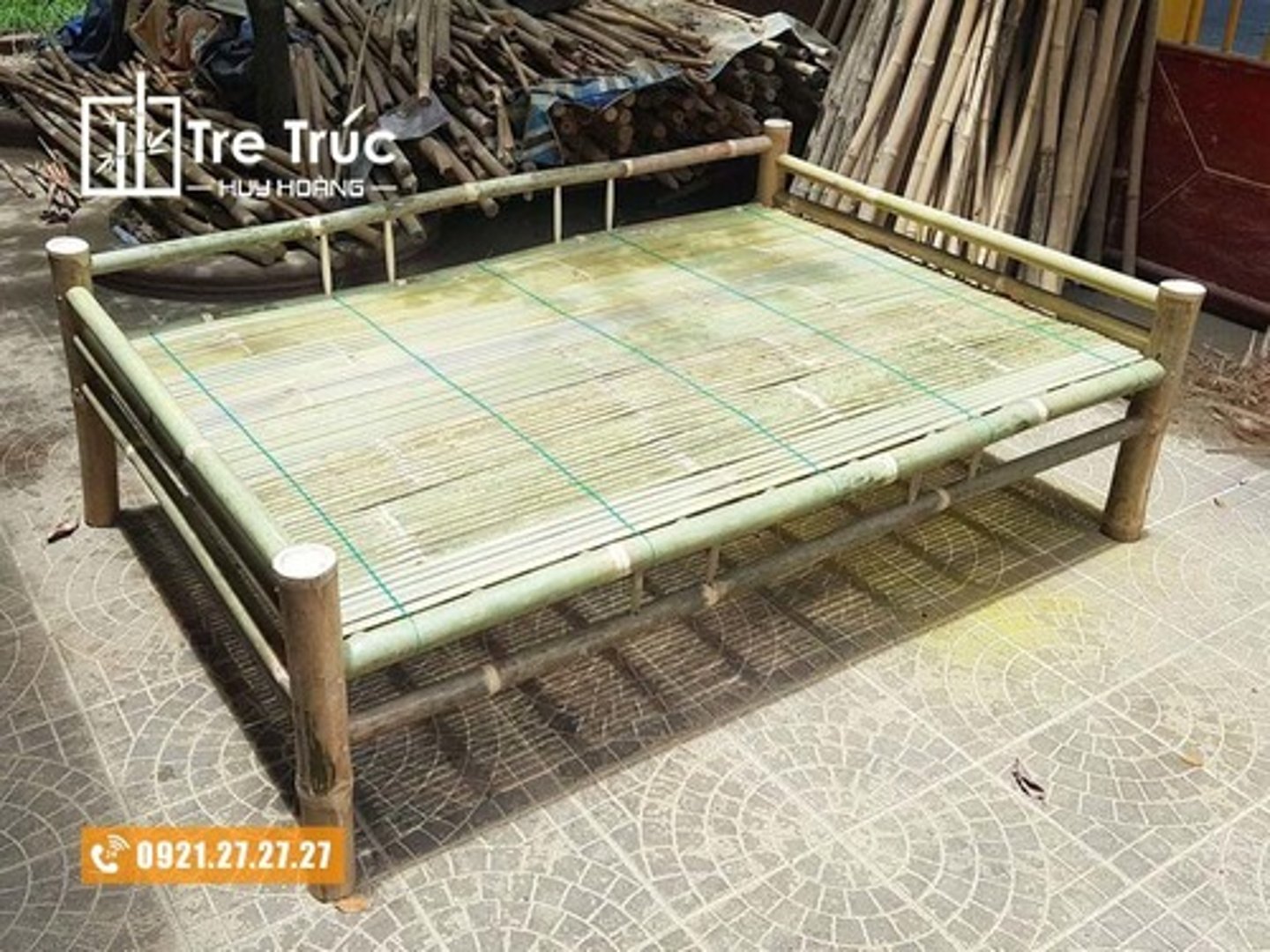 <p>giường tre</p>