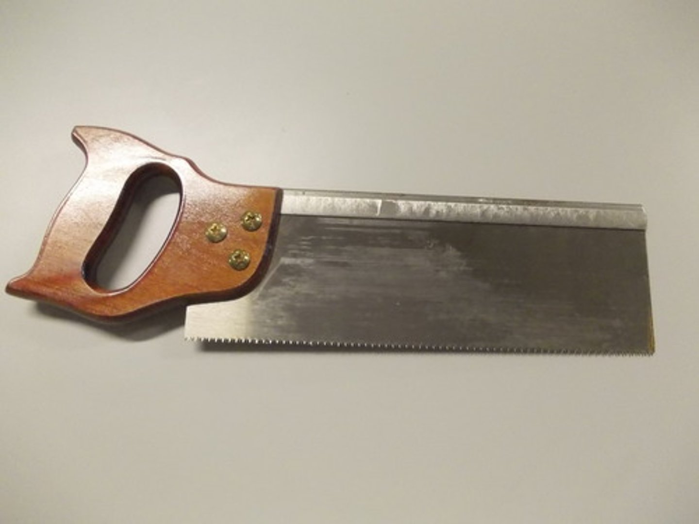 <p>used for cutting straight lines in wood</p>